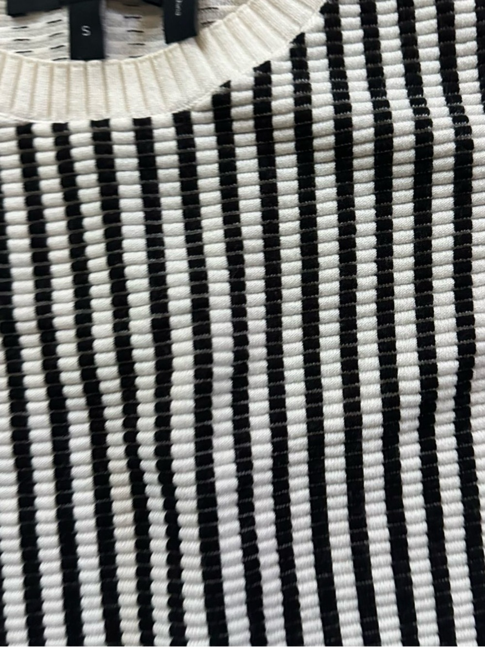 Theory Knit sleeveless Sweater White/Black Striped size Small-Like New - Picture 7 of 7